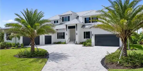10100 Magnolia Pointe