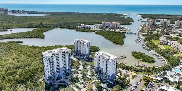 425 Cove Tower DR