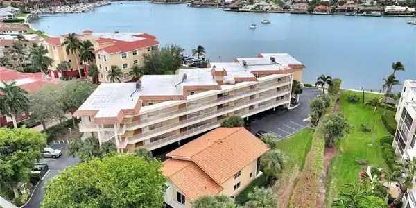 816 W Elkcam CIR