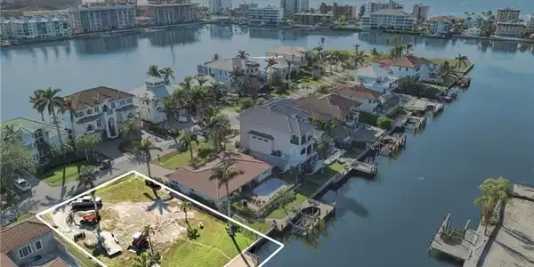 395 Oak AVE