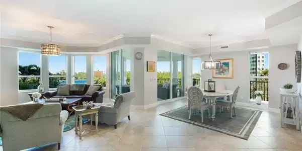 285 Grande WAY
