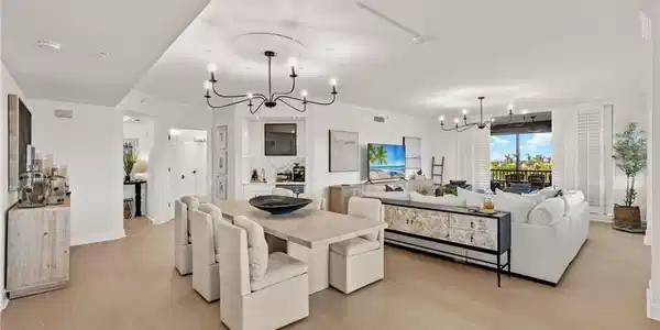 8720 Bay Colony DR
