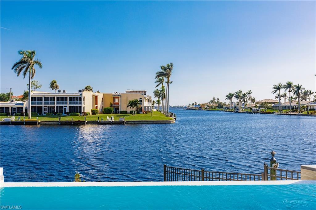 Image 4: Stunning Waterviews