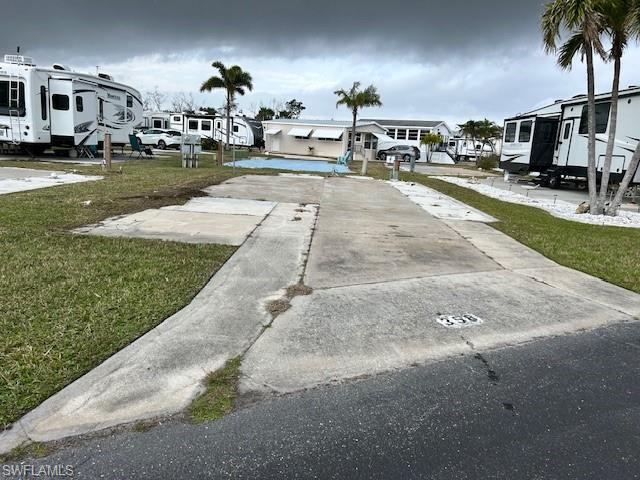Image 3: Nice lot on two way street facing East