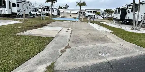 Image 3: Nice lot on two way street facing East