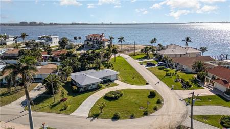 938 Dolphin DR