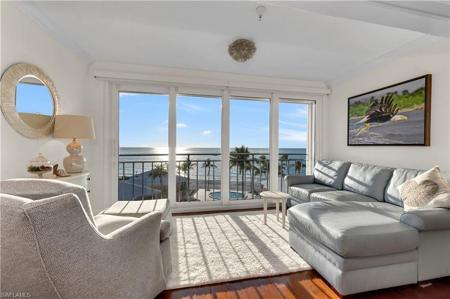 2401 Gulf Shore BLVD N