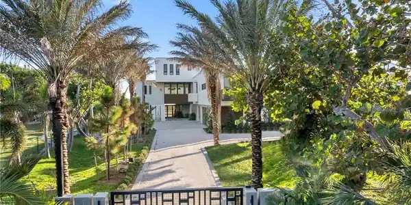 3615 W Gulf DR