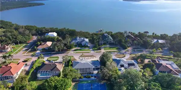 580 Inlet DR