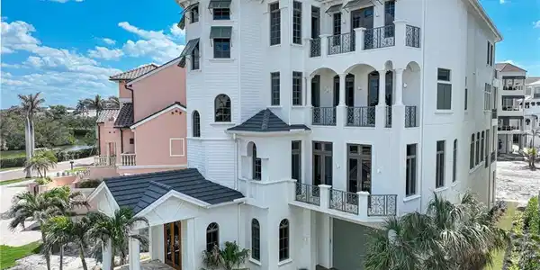 104 Bonaire LN