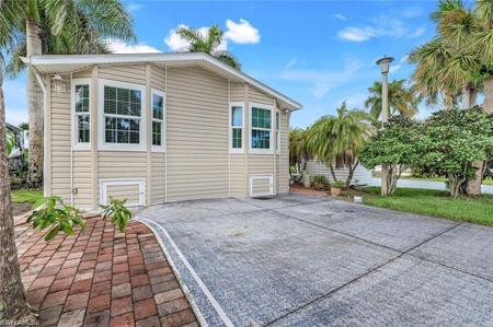 1015 Diamond Lake CIR