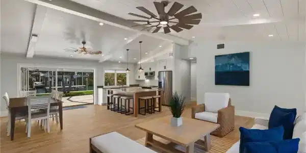 1672 Hibiscus DR