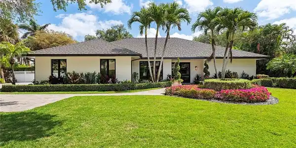 6608 Ridgewood DR