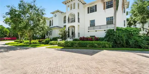 815 Bentwater CIR