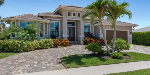 811 Manor TER