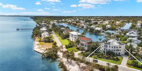 1581 San Carlos Bay DR