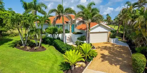 1226 Par View DR