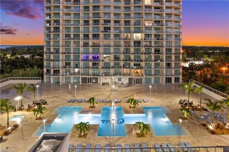 3000 Oasis Grand BLVD