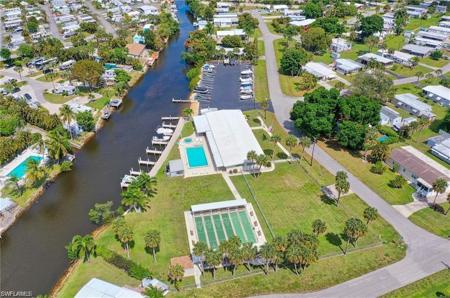 4 Henderson DR