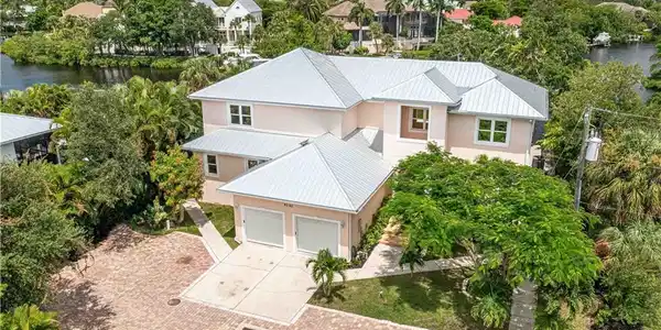 4230 Racoon Bay DR