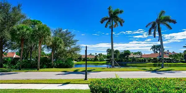 5809 Glencove DR