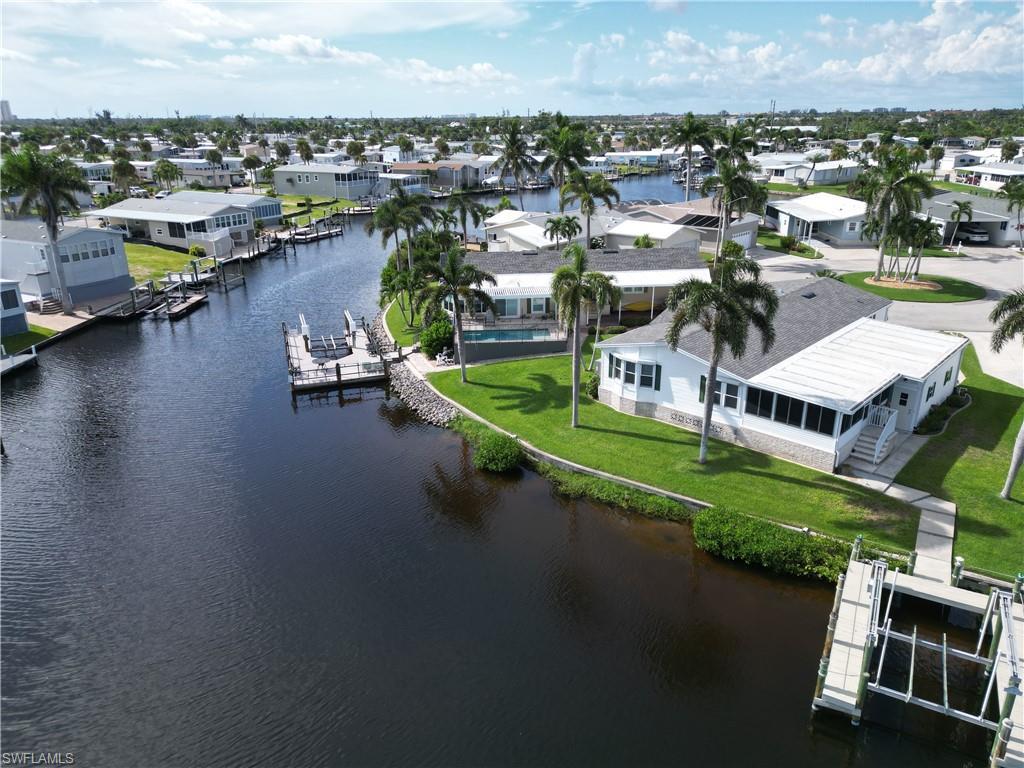 Image 4: Looking North up the canal on the West