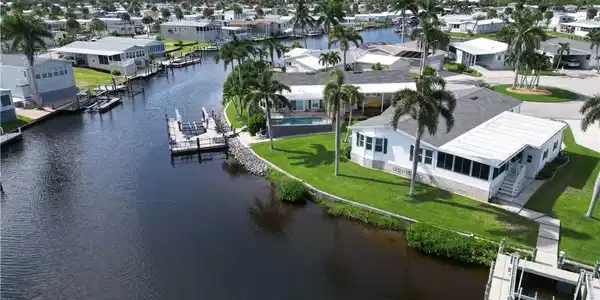 Image 4: Looking North up the canal on the West