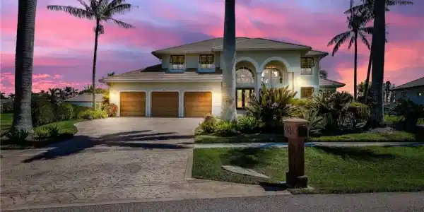 981 E Inlet DR