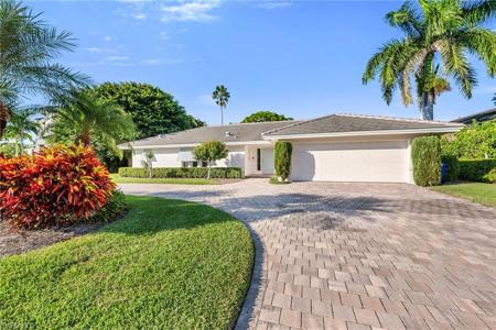 635 Fountainhead LN