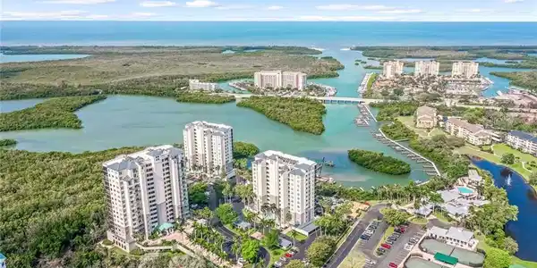 425 Cove Tower DR