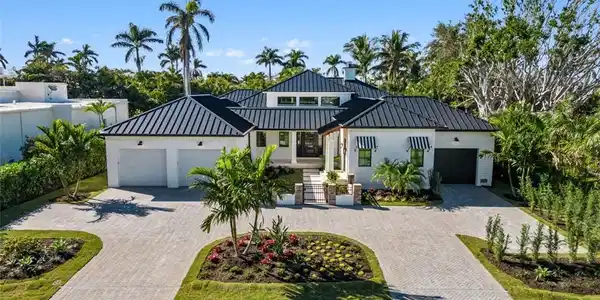 424 Spinnaker DR