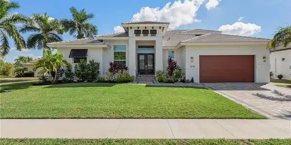1717 N Bahama AVE