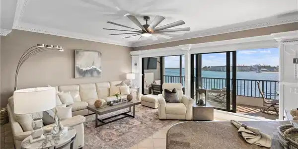 221 La Peninsula BLVD