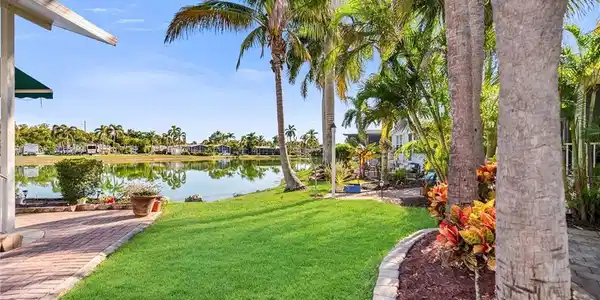 1113 Diamond Lake CIR