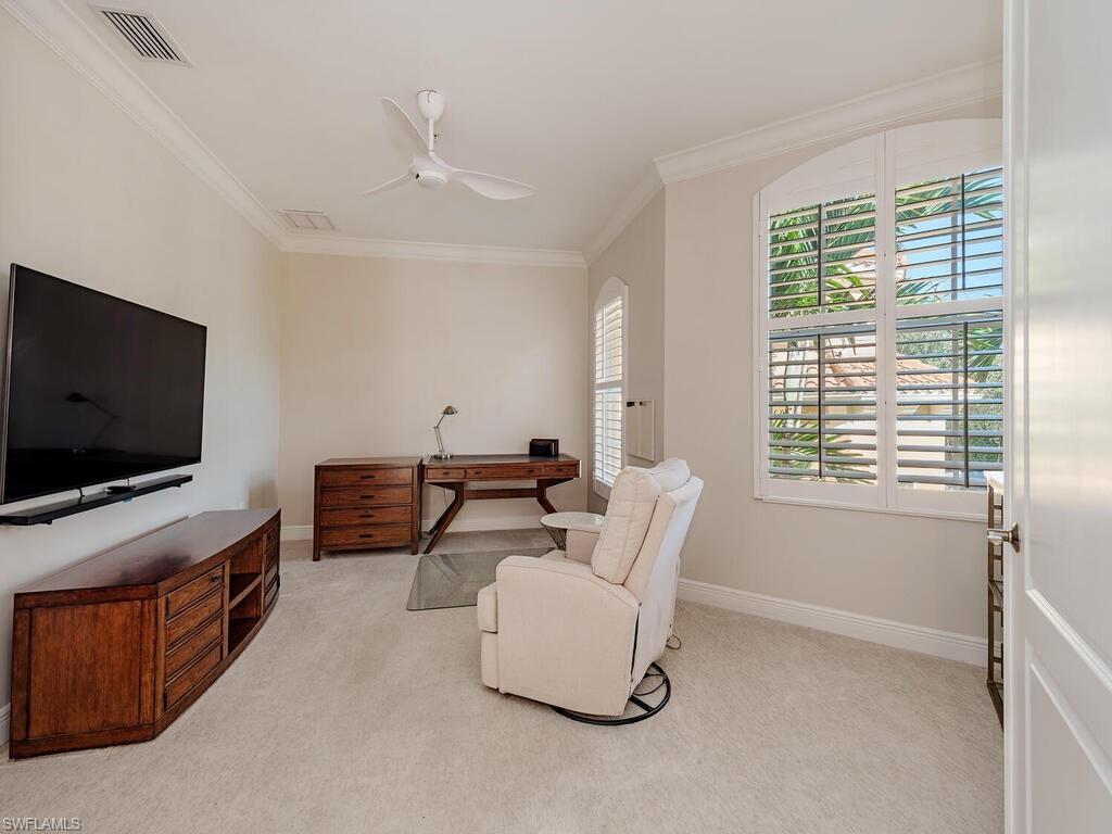 Image 4: Office space with plenty of natural light