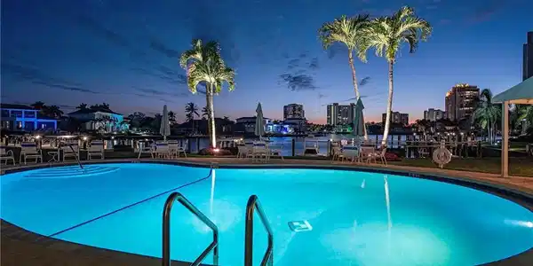 400 Park Shore DR