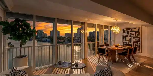 250 Park Shore DR