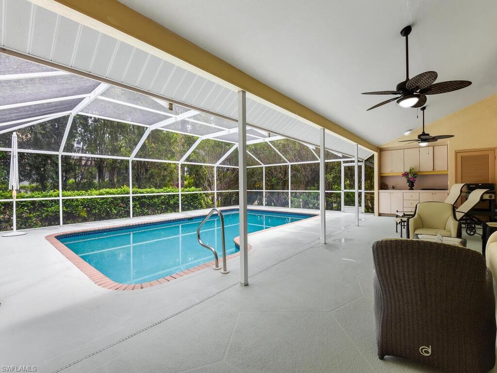 Image 4: Amazing Outdoor Living Space