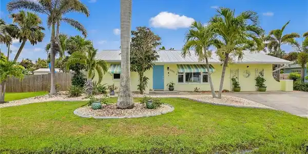 3020 Palm DR
