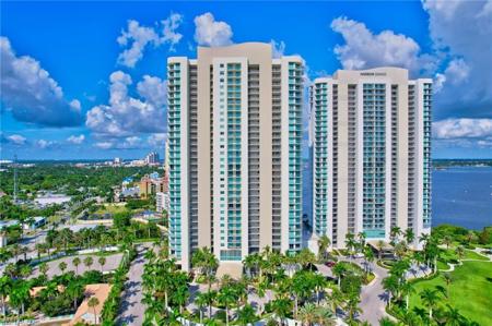 3000 Oasis Grand BLVD