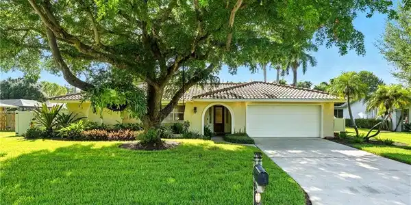 5651 Eichen CIR E