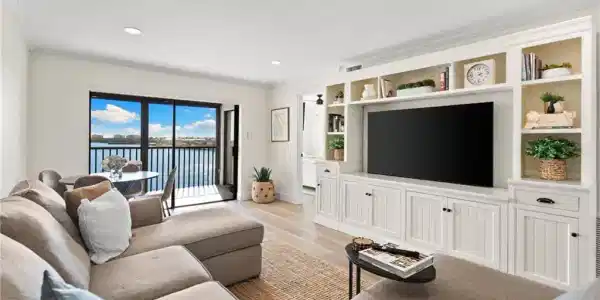 4835 Bonita Beach RD
