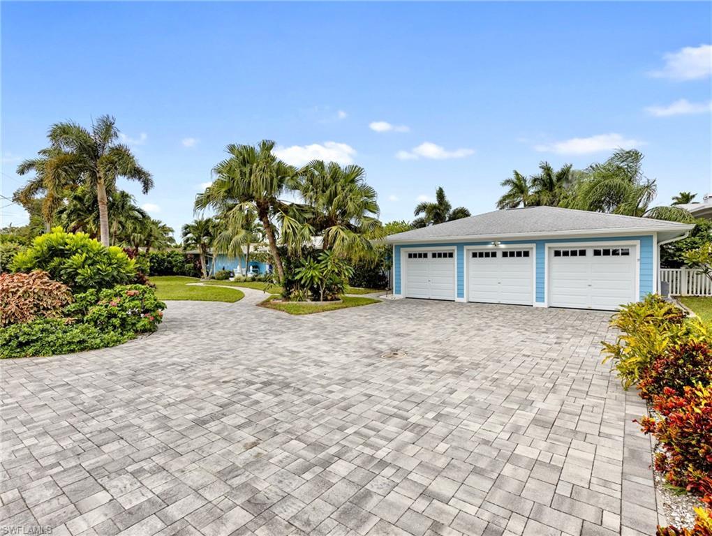 Image 4: Detached 3 car garage