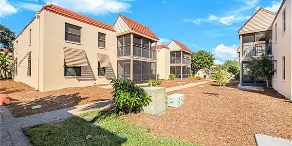Image 3: Well kept and maintained property, low maintenance and cost with mulching