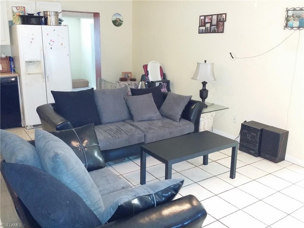 Image 4: Living area with light tile patterned flooring