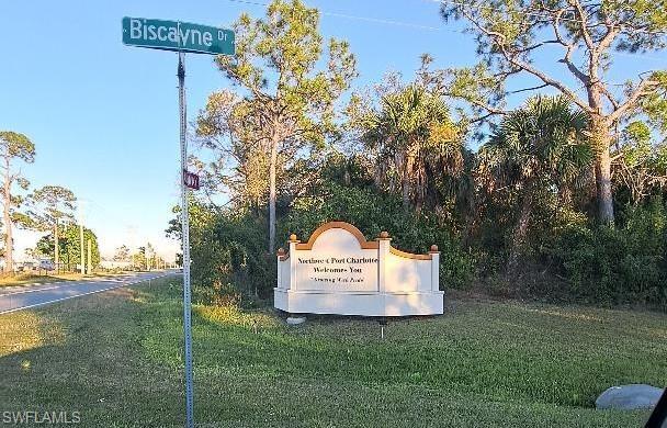 Image 4: Community sign featuring a yard