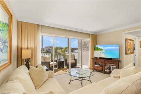 300 Park Shore DR