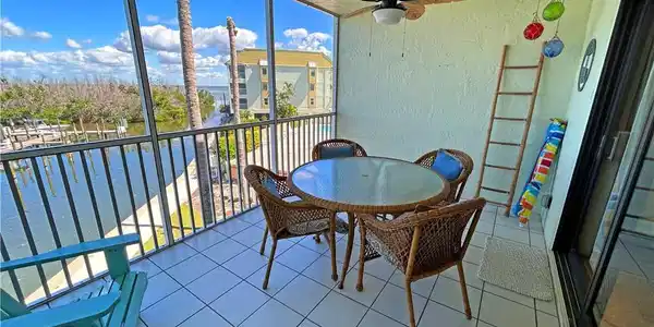 4220 Bayside Villas