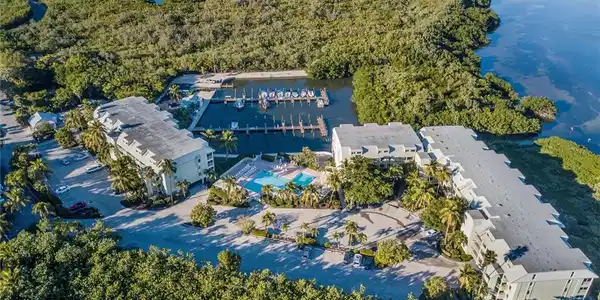 4302 Bayside Villas