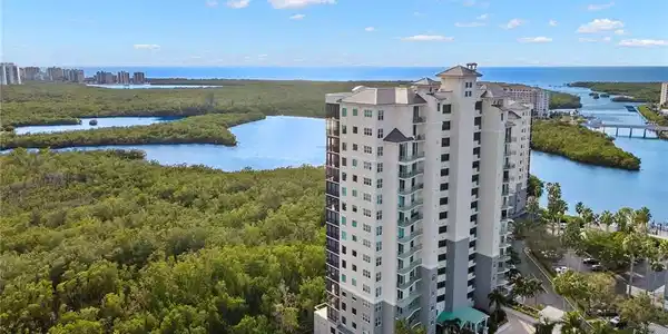 425 Cove Tower DR